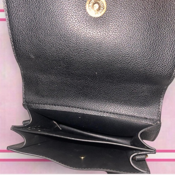 Elegant Black Handbag with Tassel Accent - Picture 3 of 4